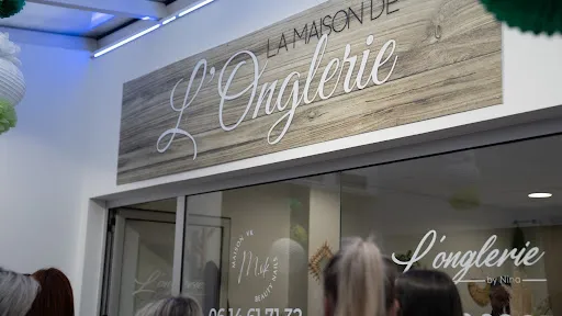 L’onglerie by Nina à Montbrison